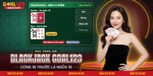 Blackjack Goal123 với hai lá đầu của người chơi và lá ngửa của dealer trên bàn live